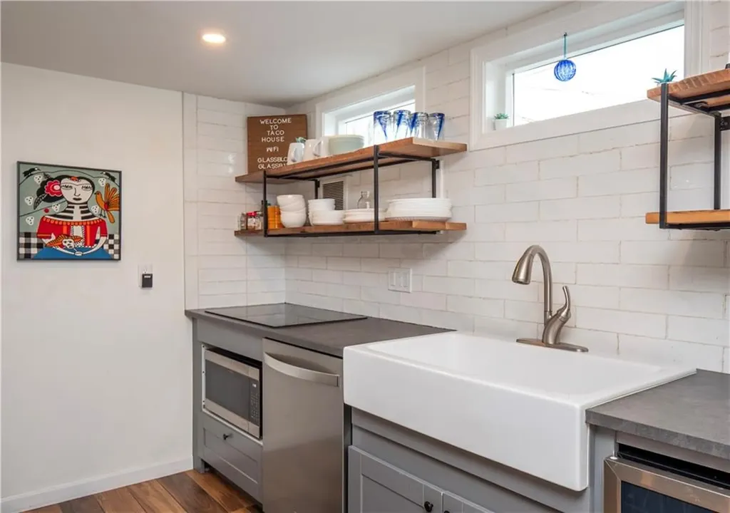 100 Renfrew Avenue Middletown RI 02842