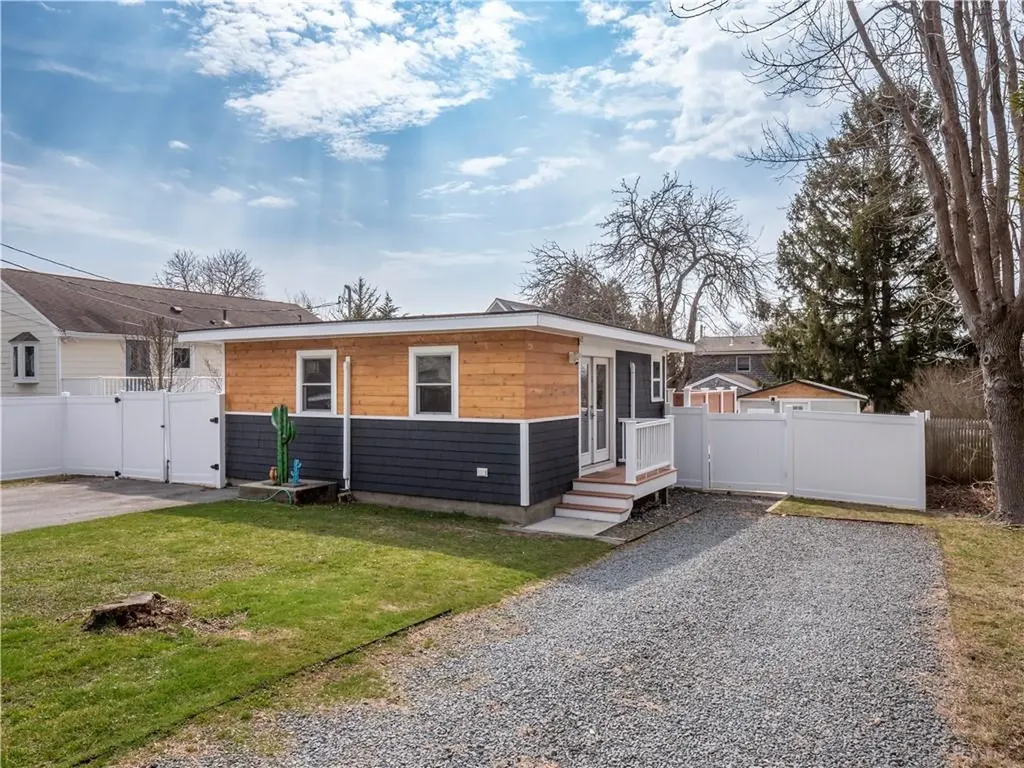 100 Renfrew Avenue Middletown RI 02842