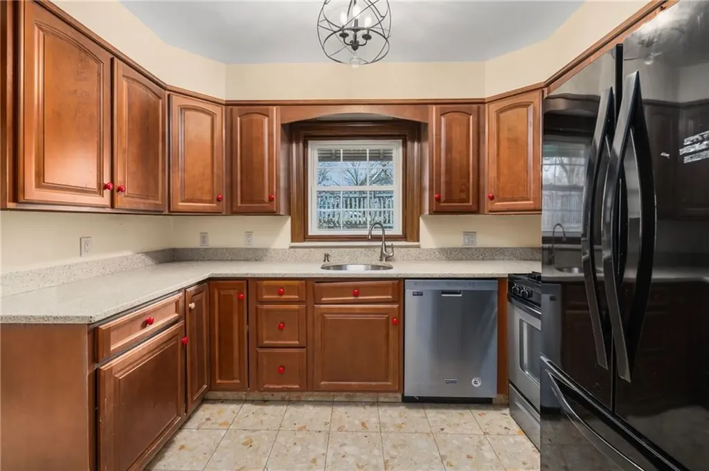 229 Lynch Street Providence RI 02908