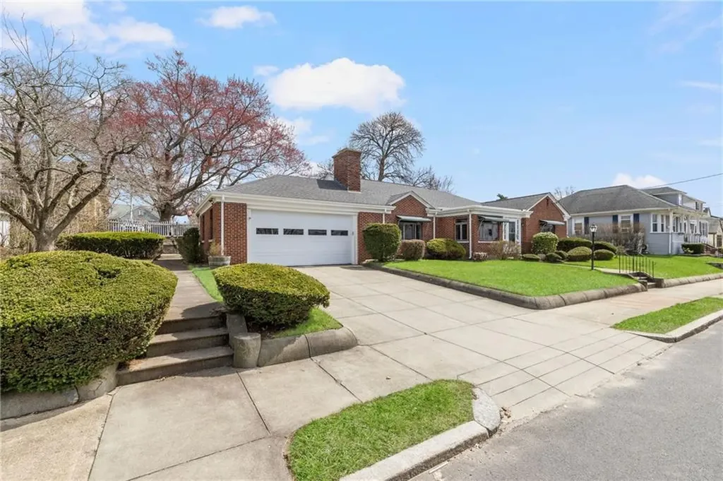 229 Lynch Street Providence RI 02908