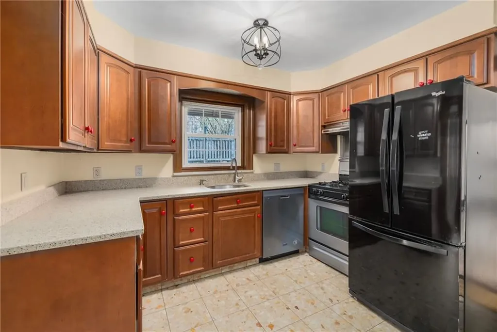 229 Lynch Street Providence RI 02908