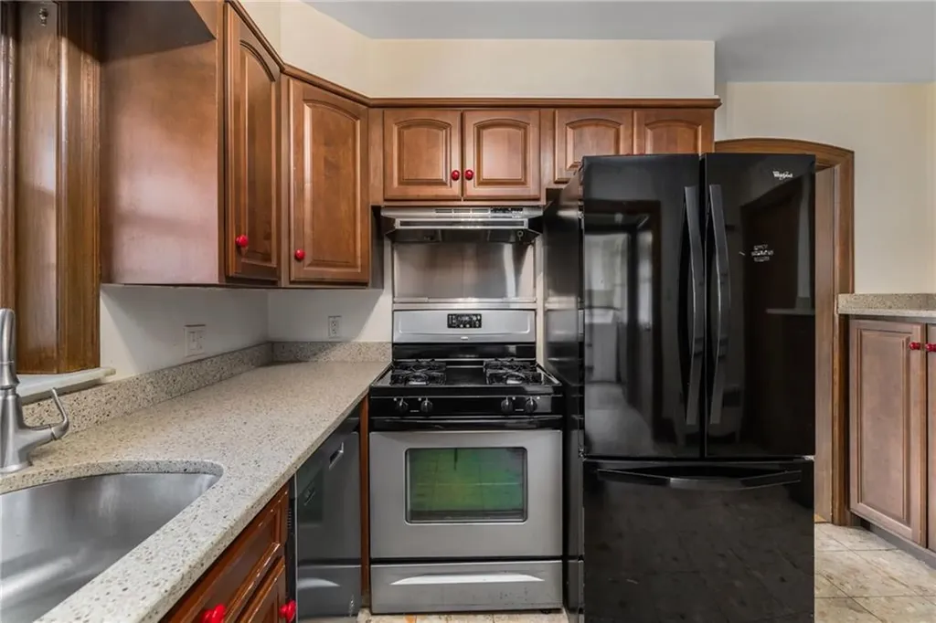 229 Lynch Street Providence RI 02908