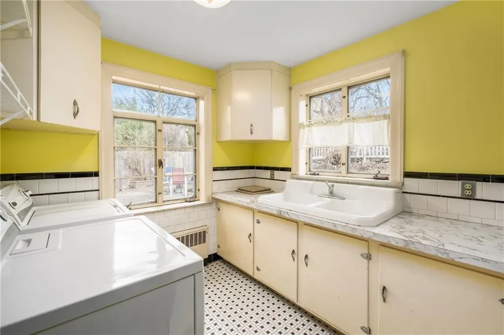 229 Lynch Street Providence RI 02908