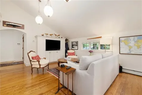 56 Summerfield Lane Middletown RI 02842