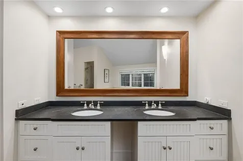 56 Summerfield Lane Middletown RI 02842