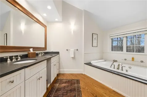 56 Summerfield Lane Middletown RI 02842