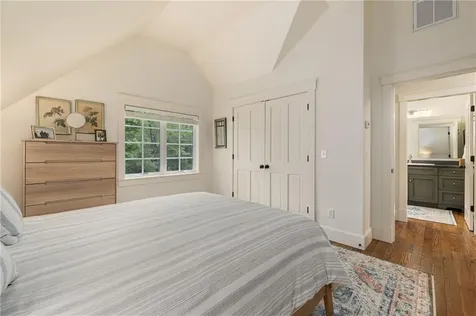 56 Summerfield Lane Middletown RI 02842