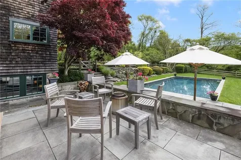 56 Summerfield Lane Middletown RI 02842