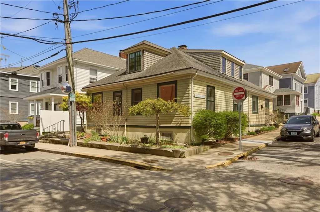 24 Spring Street Newport RI 02840