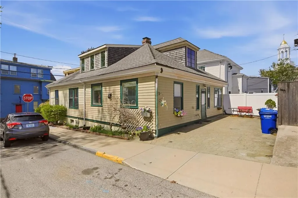 24 Spring Street Newport RI 02840