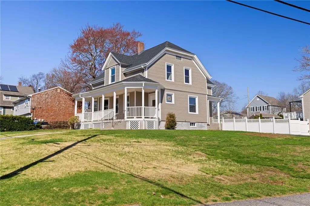 54 E Earle Street Cumberland RI 02864