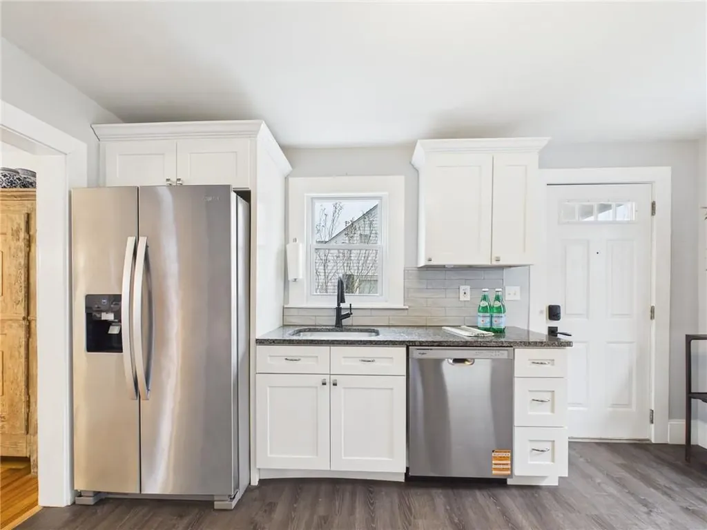 28 Myrtle Avenue Warwick RI 02886