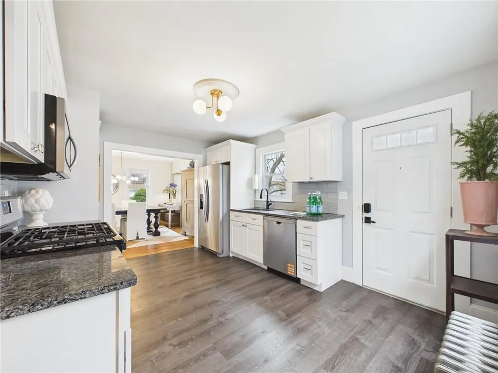 28 Myrtle Avenue Warwick RI 02886