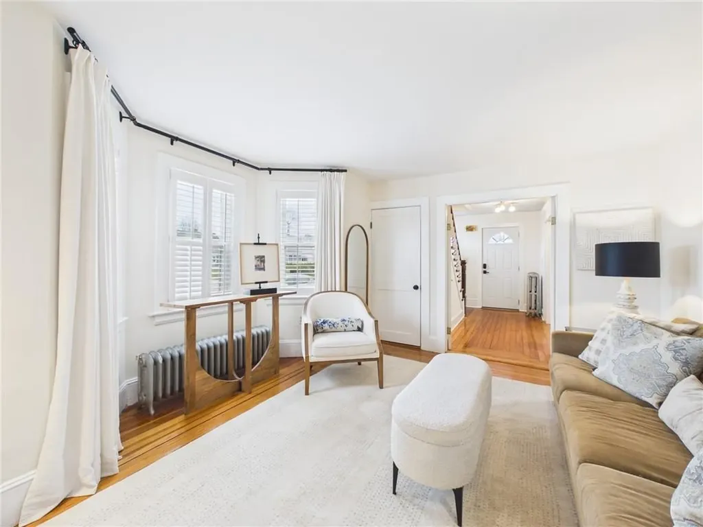 28 Myrtle Avenue Warwick RI 02886