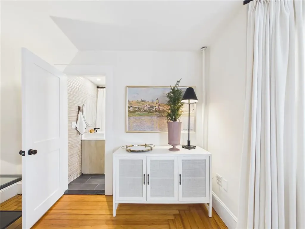 28 Myrtle Avenue Warwick RI 02886