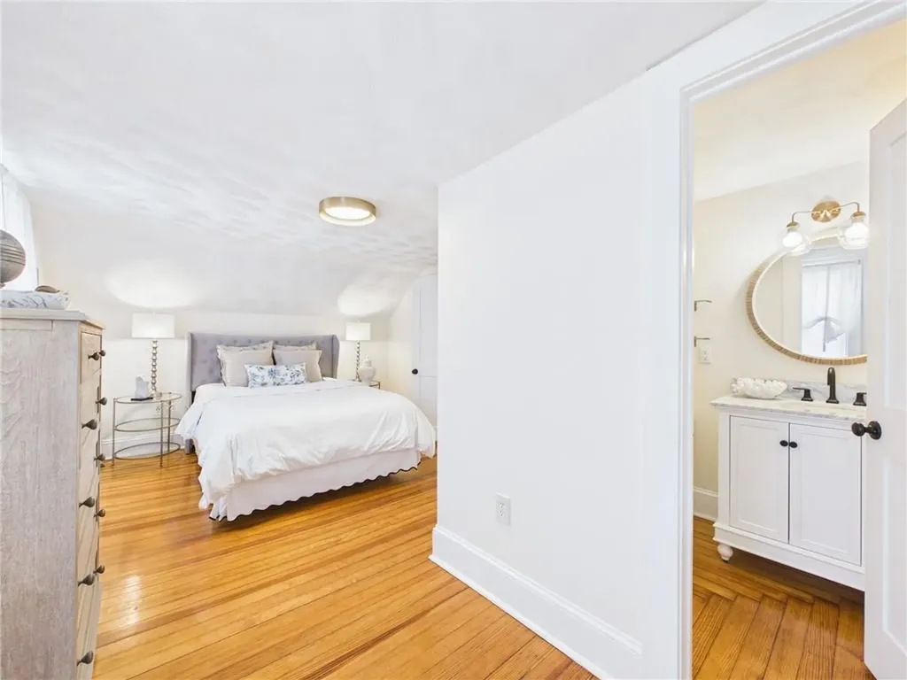 28 Myrtle Avenue Warwick RI 02886