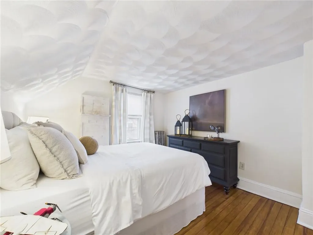 28 Myrtle Avenue Warwick RI 02886