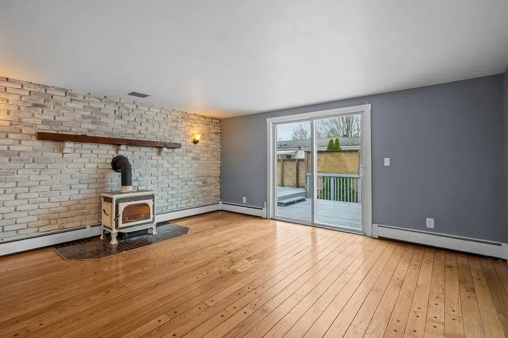 111 Verndale Street Warwick RI 02889