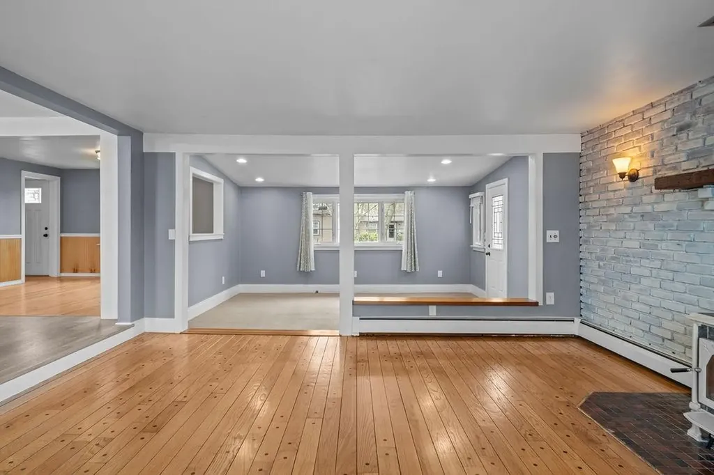 111 Verndale Street Warwick RI 02889