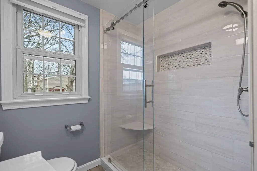 111 Verndale Street Warwick RI 02889