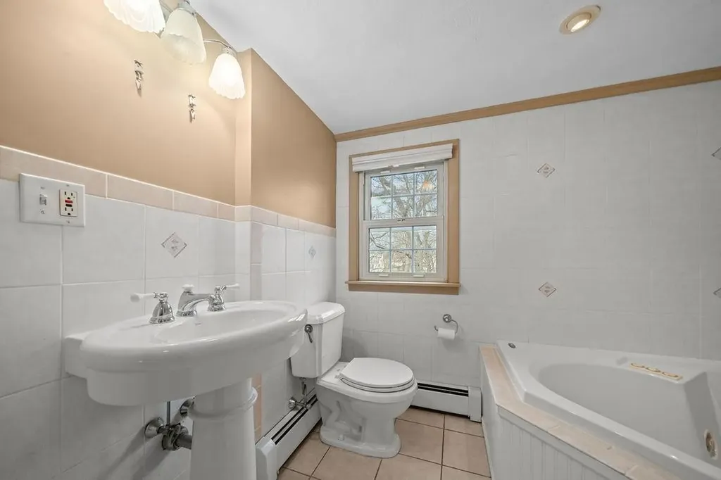 111 Verndale Street Warwick RI 02889