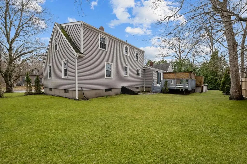 111 Verndale Street Warwick RI 02889