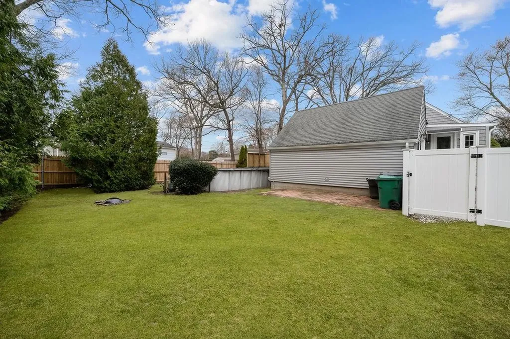 111 Verndale Street Warwick RI 02889