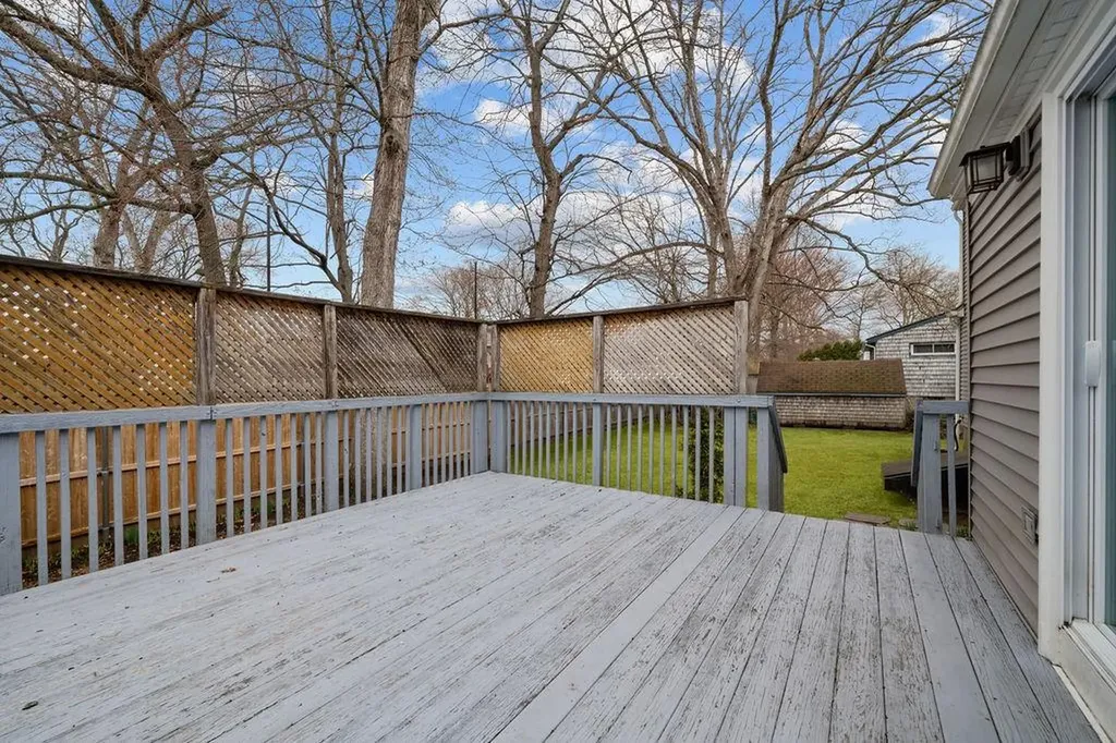 111 Verndale Street Warwick RI 02889