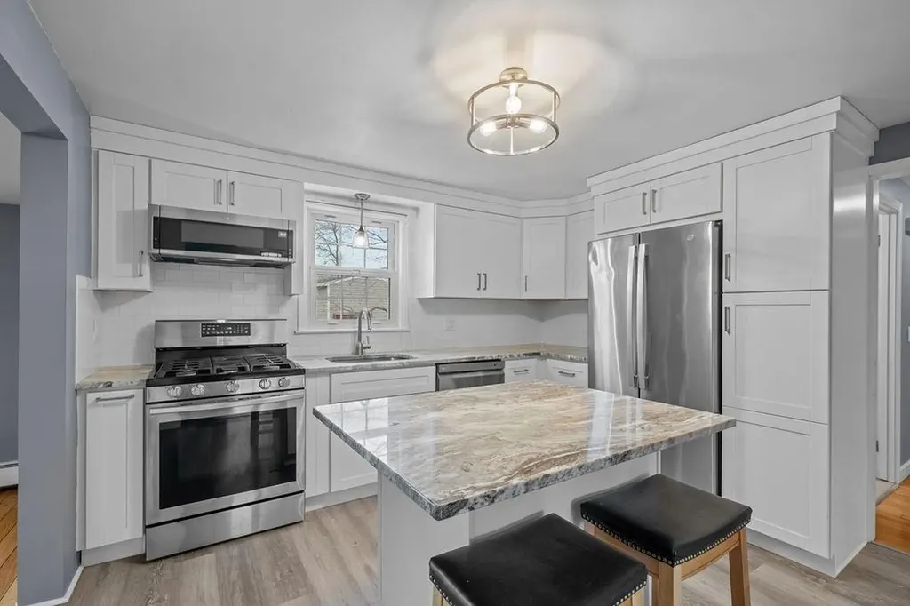 111 Verndale Street Warwick RI 02889
