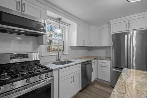 111 Verndale Street Warwick RI 02889