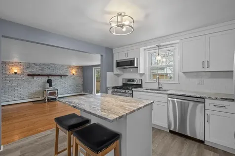 111 Verndale Street Warwick RI 02889