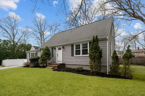 111 Verndale Street Warwick RI 02889