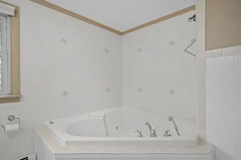 111 Verndale Street Warwick RI 02889