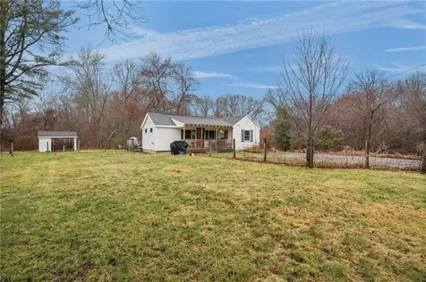 56 Laurel Street Hopkinton RI 02804