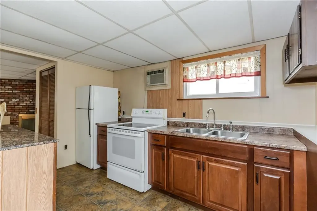 185 Parkside Avenue Pawtucket RI 02861