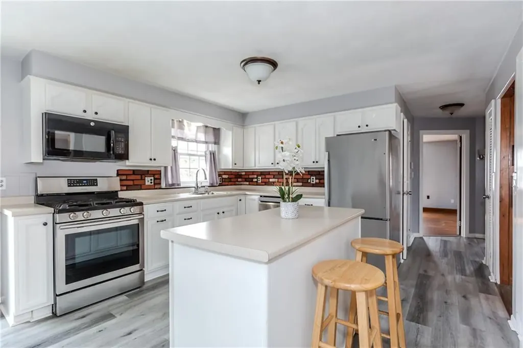 185 Parkside Avenue Pawtucket RI 02861
