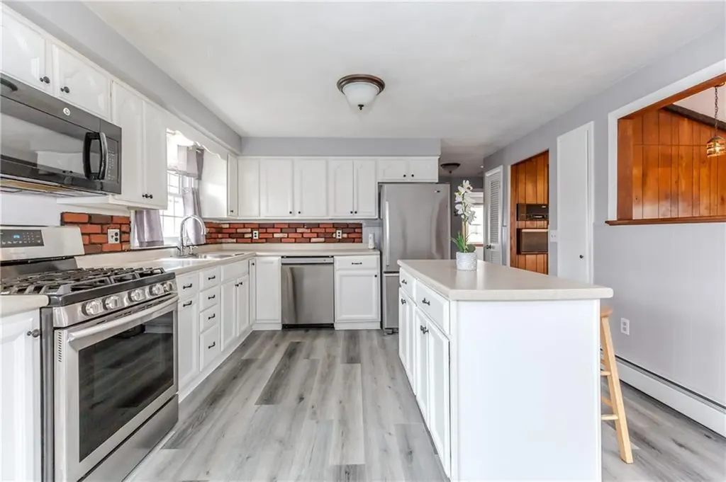 185 Parkside Avenue Pawtucket RI 02861