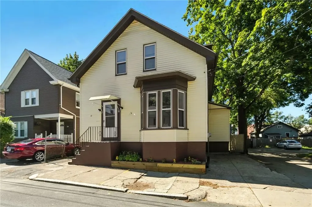 32 Carver Street Pawtucket RI 02860