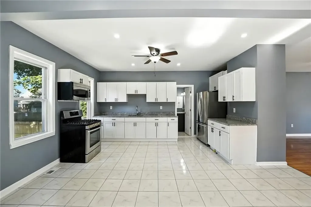 32 Carver Street Pawtucket RI 02860