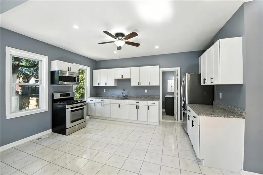32 Carver Street Pawtucket RI 02860