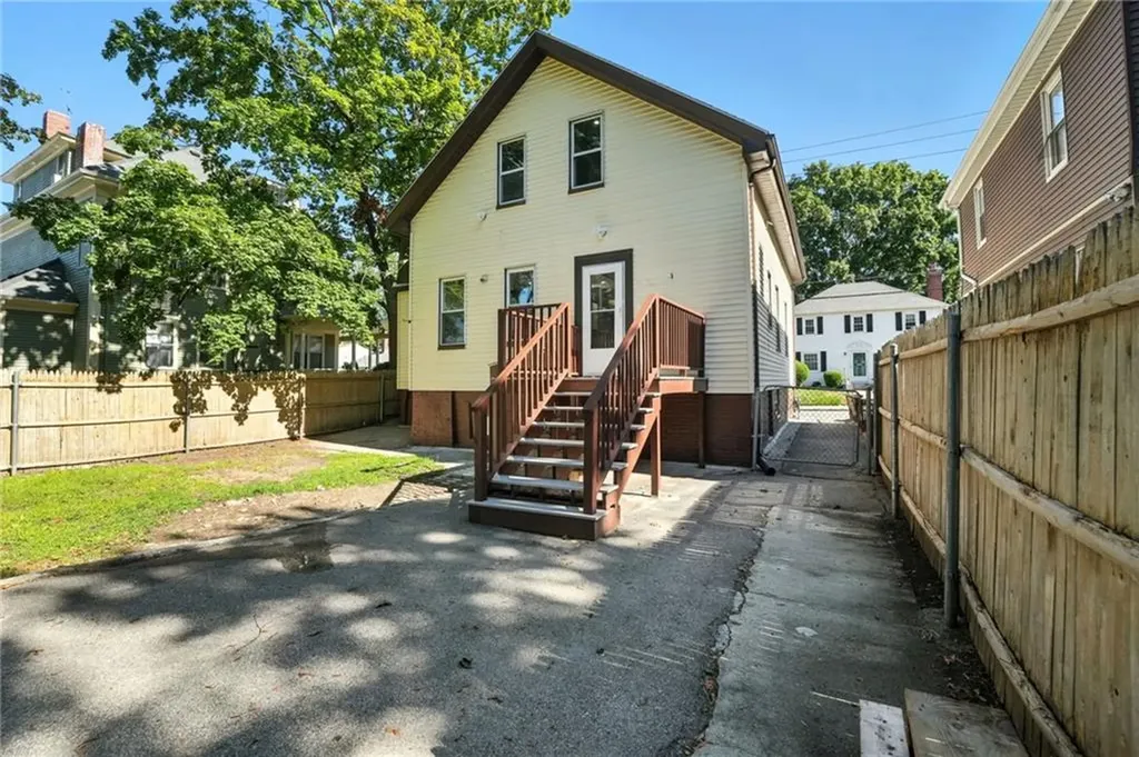 32 Carver Street Pawtucket RI 02860
