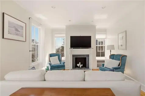 17 Lincoln Street Newport RI 02840