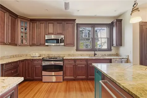 17 Lincoln Street Newport RI 02840