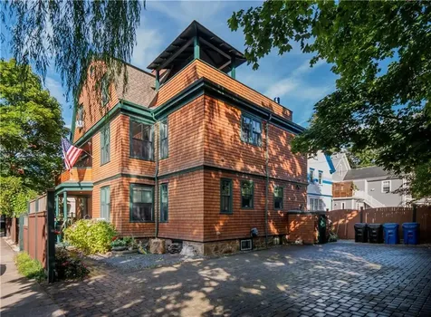 17 Lincoln Street Newport RI 02840