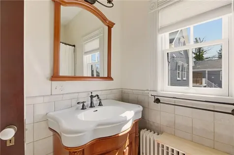 17 Lincoln Street Newport RI 02840