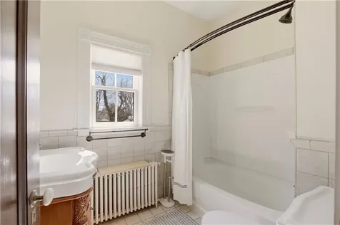 17 Lincoln Street Newport RI 02840