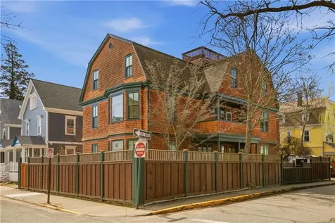 17 Lincoln Street Newport RI 02840