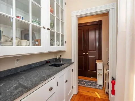 17 Lincoln Street Newport RI 02840