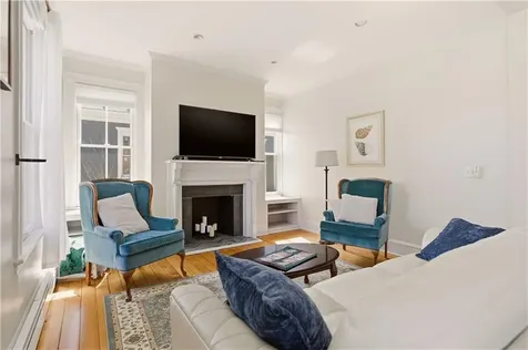 17 Lincoln Street Newport RI 02840
