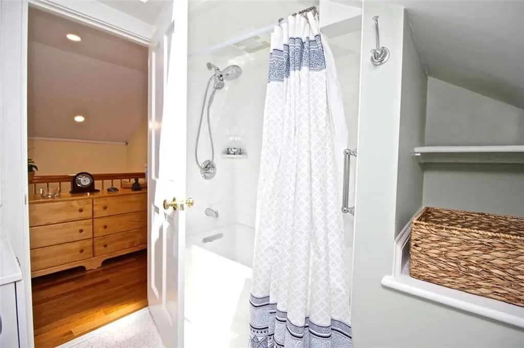 105 John Street Newport RI 02840
